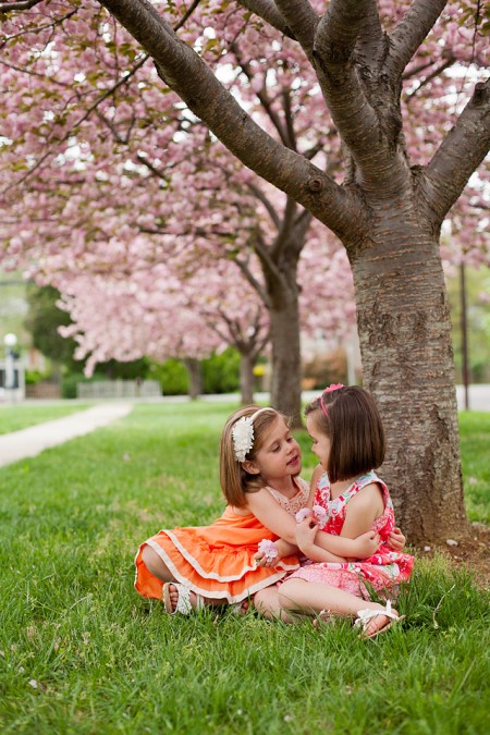 four year old girls hugging